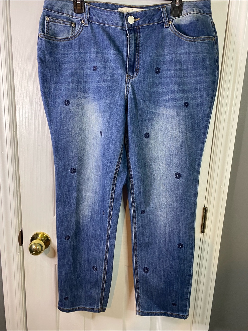 EST.1946 Blue Embellished Women’s Jeans Size 16 Black Flowers On Jeans.